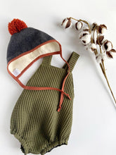 Load image into Gallery viewer, Charcoal Bonnet with Rust Binding with matching Pom Pom
